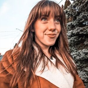 Meet your Posher, Davina